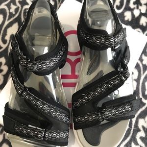 Women’s lightweight sandals